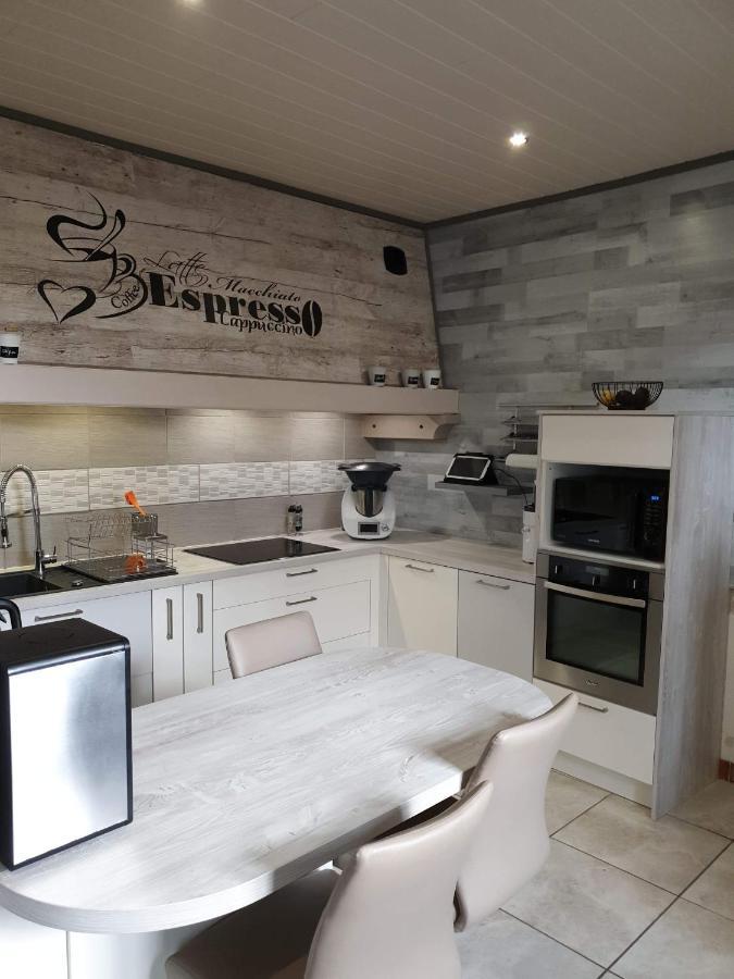 Au Petit Bonheur Bed & Breakfast Saint-Martin-du-Frene Luaran gambar